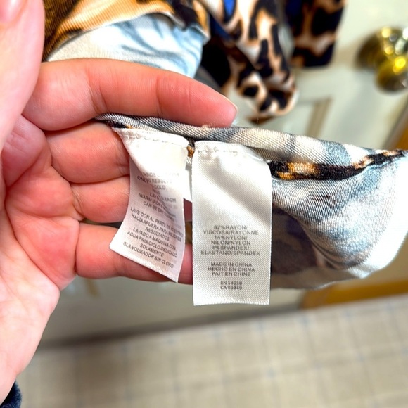 Jones New York Brown Blue and Black Animal Print Graphic Blouse size L - Picture 4 of 8